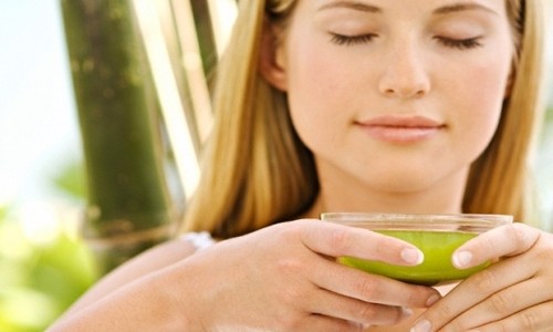 Beber infusiones de té verde